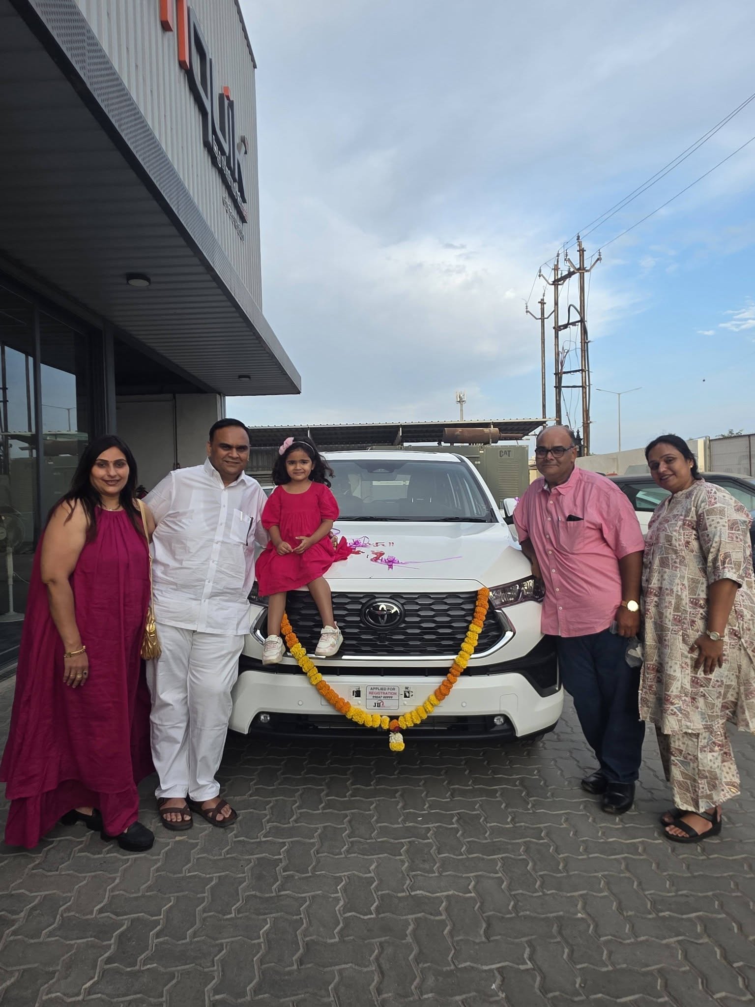 તા.૦૪-૦૪-૨૦૨૬ ના રોજ અમારા પરિવારના નવા સભ્ય તરીકે નવી ટોયોટા ઇનોવા હાઈક્રોસ ગાડી લેવામાં આવી.